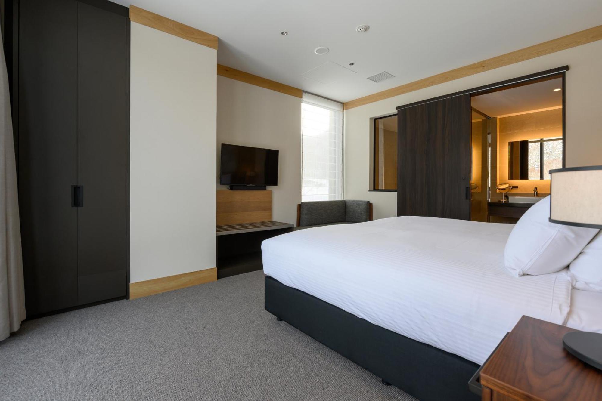 Yu Kiroro, Ski-In Ski-Out Luxury Residences Akaigawa Bilik gambar